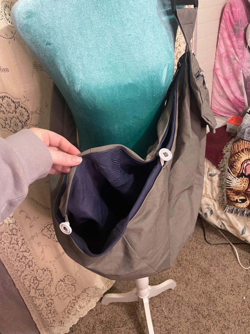 SlowTon: hands-free pet carrier sling